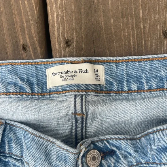 Abercrombie & Fitch The Straight Mid Rise Jeans - Picture 3 of 3